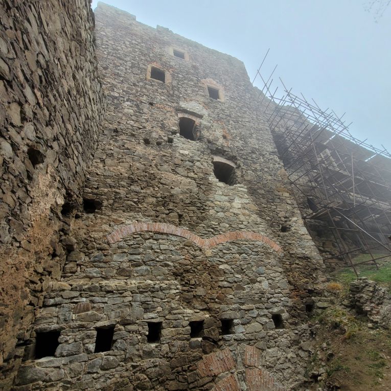 Zamek - Kapušany.