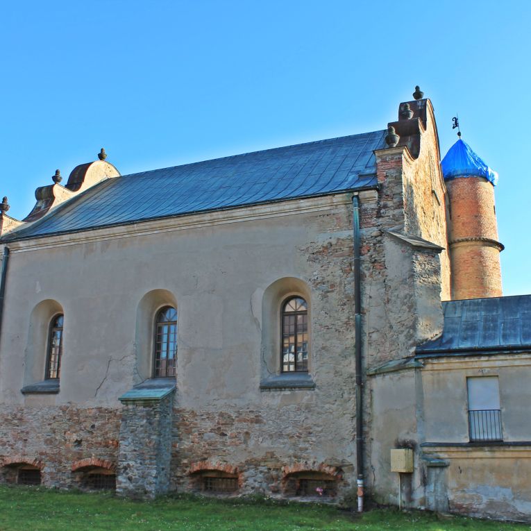 Lesko - ratusz, zamek, synagoga i kirkut