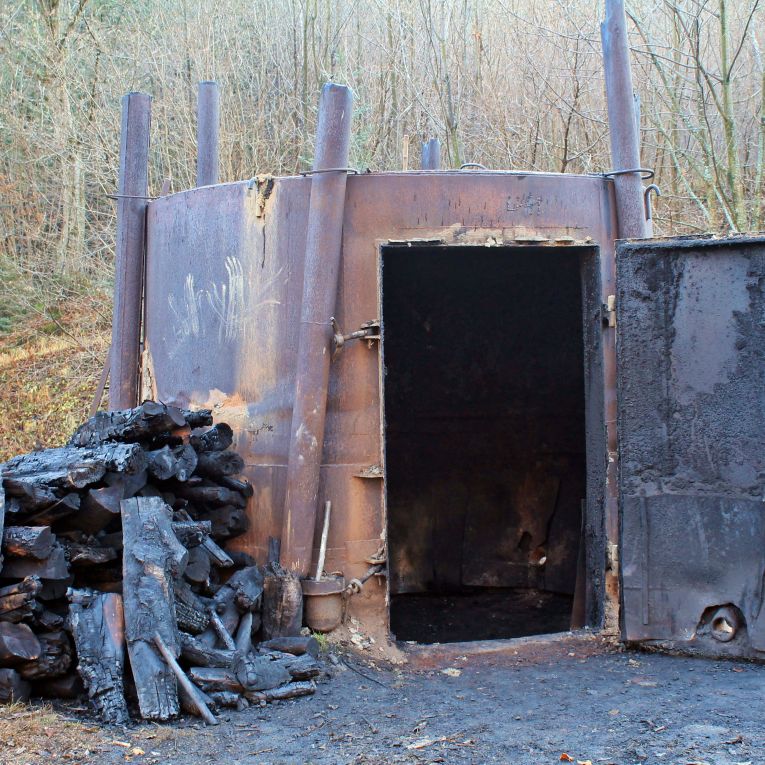 Pece na pálenie dreveného uhlia