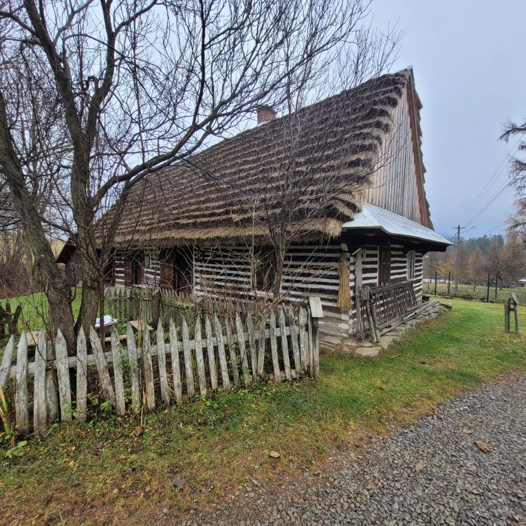 Historická chata Múzea lemkovskej kultúry v Olchowci.